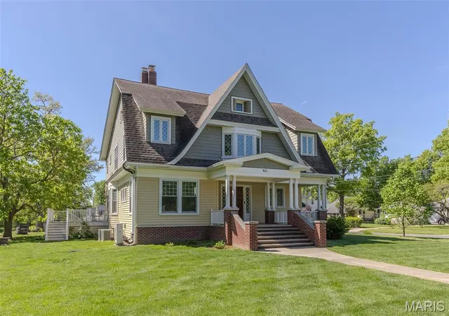 Photo 2 of Single family home for sale at 905 E 1st North St, Carlinville, IL 62626 | MLS# MIS25082437 | Listing updated on 2026-08-20