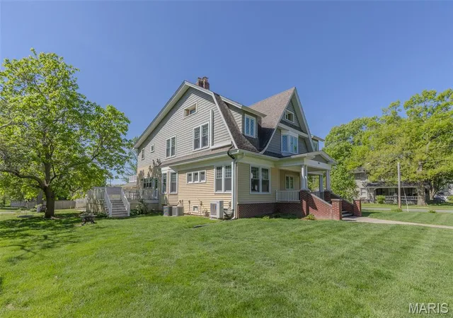 Photo 2 of Single family home for sale at 905 E 1St North St, Carlinville, IL 62626 | MLS# MIS25082437 | Listing updated on 2026-08-20