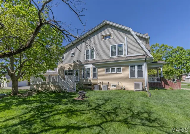Photo 3 of Single family home for sale at 905 E 1St North St, Carlinville, IL 62626 | MLS# MIS25082437 | Listing updated on 2026-08-20