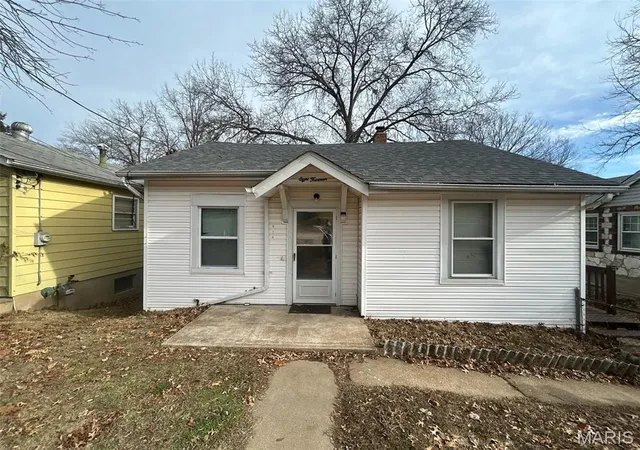 Homes for sale in Saint Louis, MO | 814 Elsworth Pl, Saint Louis, MO 63135 | MLS# MIS25082460