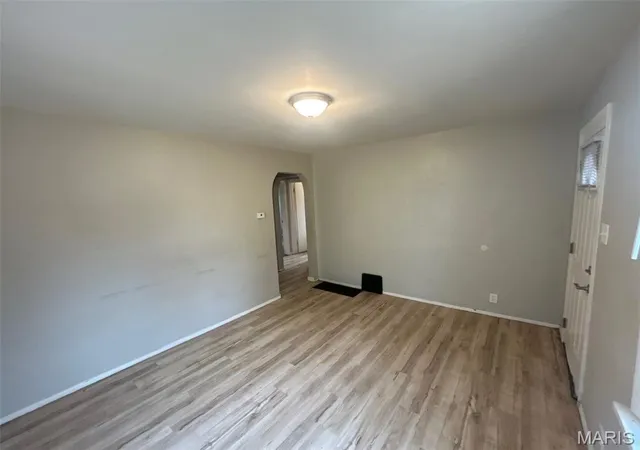 3rd image of 814 Elsworth Pl, Saint Louis, MO 63135 | MLS# MIS25082460