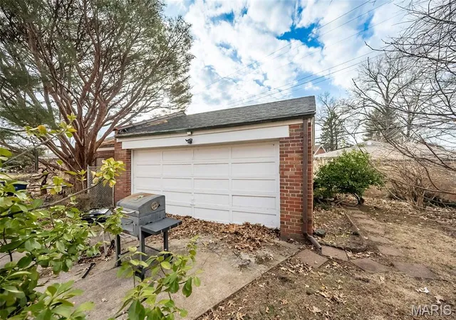 Photo 4 of Sale Pending at 5836 Robert Ave #38, Saint Louis, MO 63109 | MLS# MIS25082486 | Listing updated on 2026-09-27