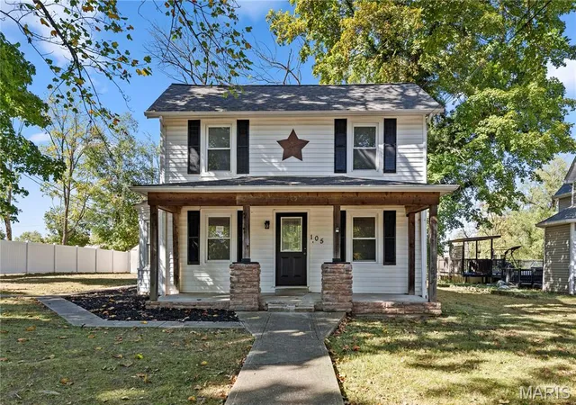 Single family home for sale at 105 Sw Main St, Bonne Terre, MO 63628 | MLS# MIS25082855