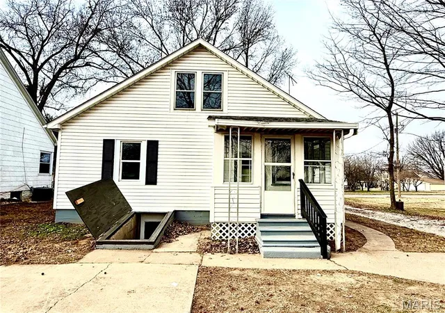 Homes for sale in Evansville, IL | 504 First St, Evansville, IL 62242 | MLS# MIS25083026