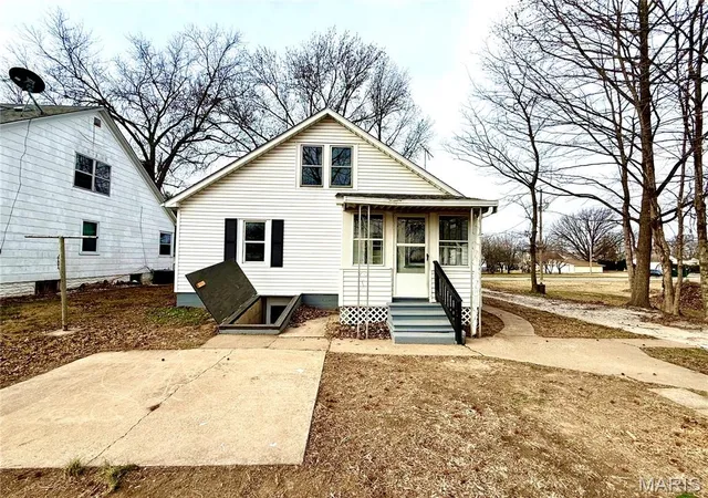 Homes for sale in Evansville, IL | 504 First St, Evansville, IL 62242 | MLS# MIS25083026