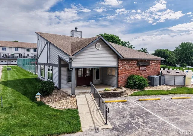 5th image of 4207 Sherman Park Dr, Saint Charles, MO 63303