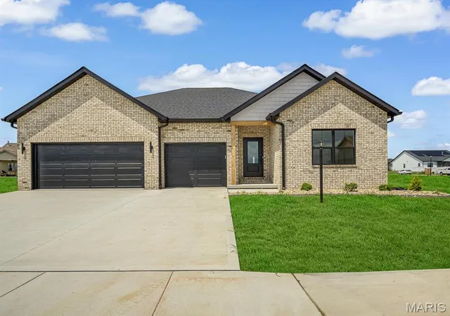 Photo 1 of Single family home for sale at 3019 Mobile Dr, Glen Carbon, IL 62034 | MLS# MIS26000220 | Listing updated on 2026-09-14