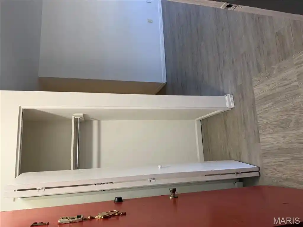 Listing Photo 2 - Condo for sale in 9925 Bunker Hl Dr located at 9925 Bunker Hl Dr, St Louis, MO 63123 - Unit 9925 Bunker Hill Dr