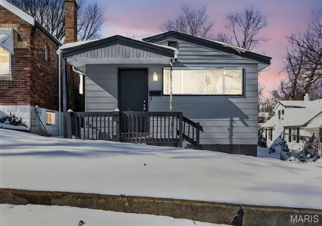 Single Family Residence at 4211 Ravenwood Ave, Saint Louis, MO 63121 | MLS# MIS26001026 | | Sold on 2026-05-29