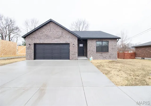 Photo 1 of Single family home for sale at 6 Steele Dr, Granite City, IL 62040 | MLS# MIS26001255 | Listing updated on 2026-07-06