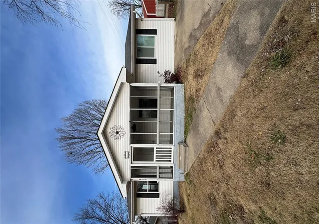 1st image of 404 Moore St, Dexter, MO 63841 | MLS# MIS26001348