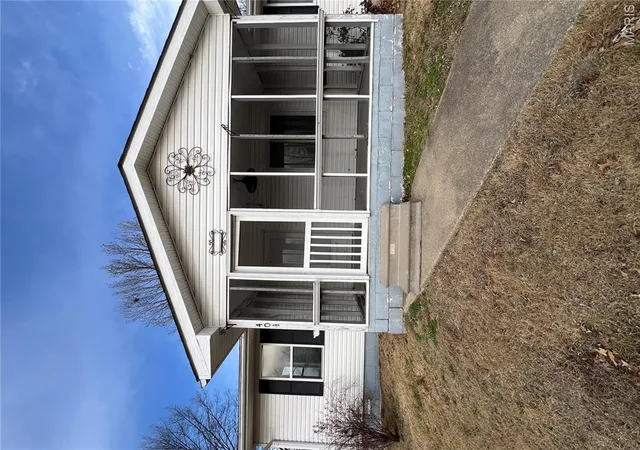 2nd image of 404 Moore St, Dexter, MO 63841 | MLS# MIS26001348
