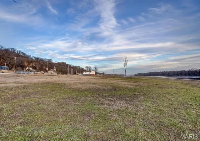 Photo 4 of Land for sale at 1109 W Main St, Grafton, IL 62037 | MLS# MIS26001417 | Listing updated on 2026-10-27