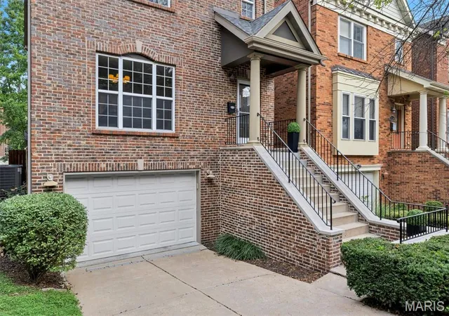 Photo 3 of Single family home for sale at 2122 Franz Park Ln, Saint Louis, MO 63139 | MLS# MIS26001464 | Listing updated on 2026-09-28