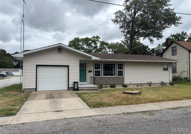 Photo 1 of Single family home for sale at 210 N Elm St, Breese, IL 62230 | MLS# MIS26001571 | Listing updated on 2026-09-24