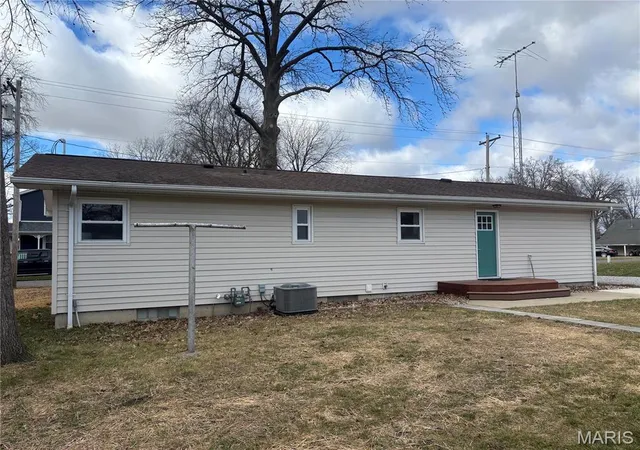 Photo 3 of Single family home for sale at 210 N Elm St, Breese, IL 62230 | MLS# MIS26001571 | Listing updated on 2026-09-24