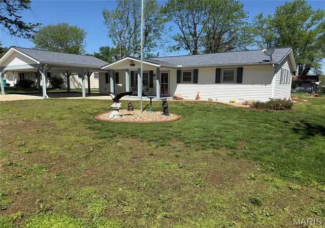 Homes for sale in Cuba, MO | 3020 Sycamore St, Cuba, MO 65453 | MLS# MIS26001827