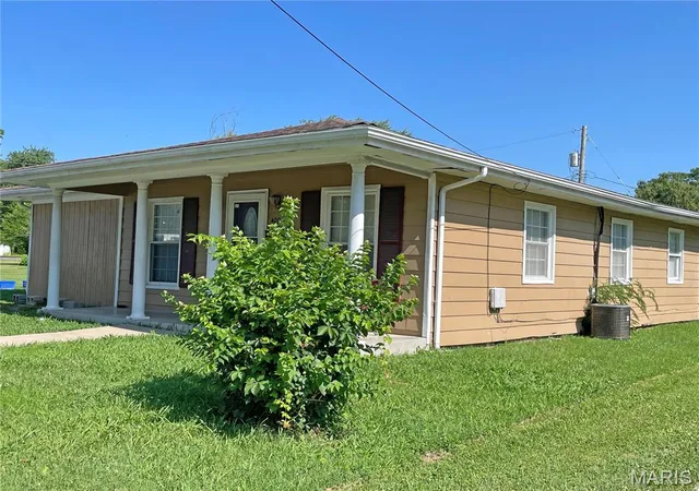 Homes for sale in Sparta, IL | 409 E Mound St, Sparta, IL 62286 | MLS# MIS26001950