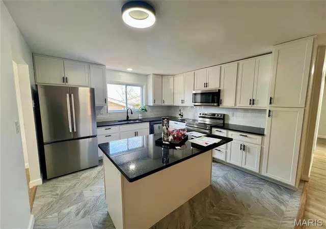 Homes for sale in Unincorporated, MO | 1921 Lakeheights Ln, Unincorporated, MO 63138 | MLS# MIS26002557