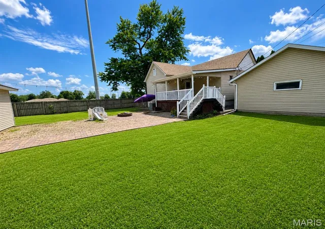 Homes for sale in Mount Olive, IL | 406 S Poplar St, Mount Olive, IL 62069 | MLS# MIS26002715