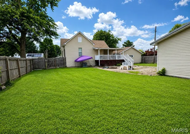 Homes for sale in Mount Olive, IL | 406 S Poplar St, Mount Olive, IL 62069 | MLS# MIS26002715