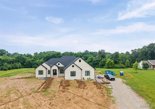 Homes for sale in Troy, IL | 2335 Staunton Rd, Troy, IL 62294 | MLS# MIS26002779