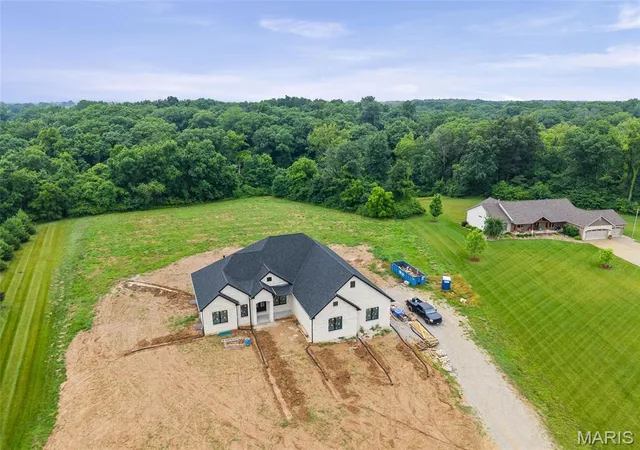 Homes for sale in Troy, IL | 2335 Staunton Rd, Troy, IL 62294 | MLS# MIS26002779
