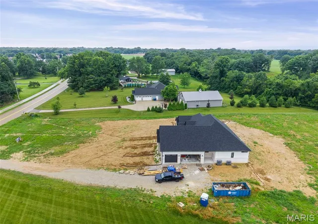 Homes for sale in Troy, IL | 2335 Staunton Rd, Troy, IL 62294 | MLS# MIS26002779