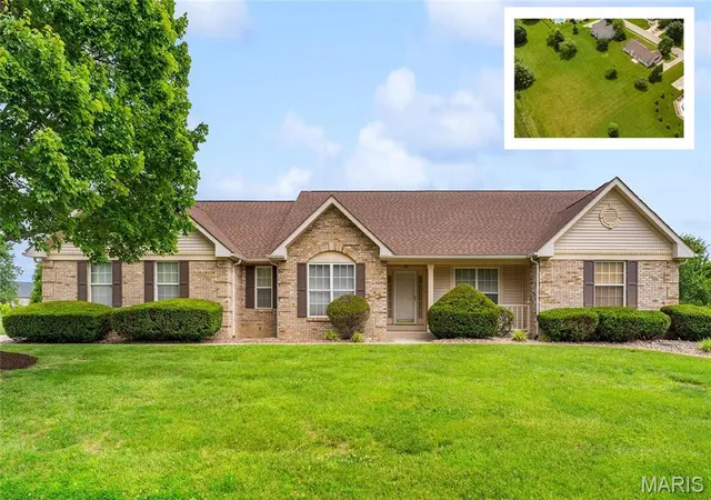 Photo 1 of Sale Pending at 1901 Cedarwood Trl, Belleville, IL 62226 | MLS# MIS26003267 | Listing updated on 2026-08-26