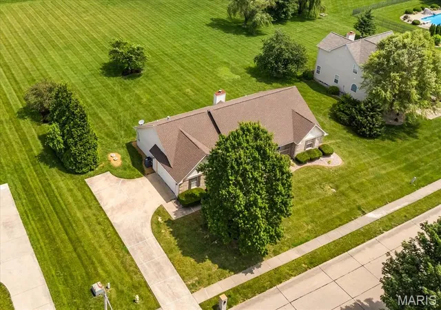 Photo 3 of Sale Pending at 1901 Cedarwood Trl, Belleville, IL 62226 | MLS# MIS26003267 | Listing updated on 2026-08-26
