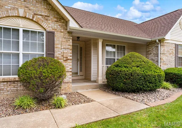 Photo 3 of Sale Pending at 1901 Cedarwood Trl, Belleville, IL 62226 | MLS# MIS26003267 | Listing updated on 2026-08-26