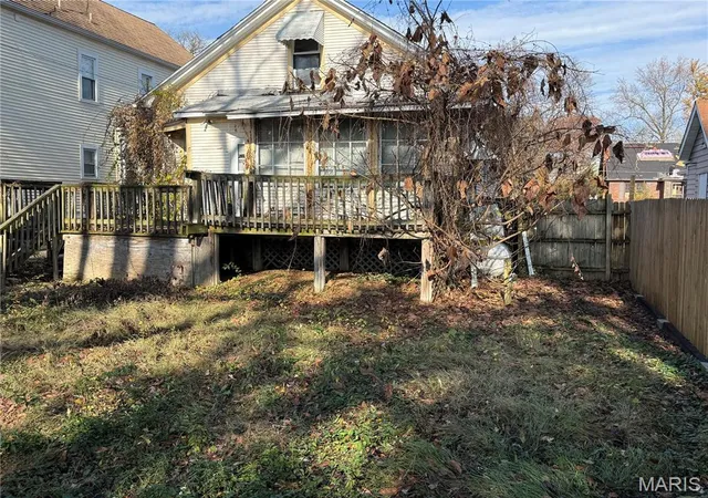 Photo 3 of Single family home for sale at 723 Linden St, Alton, IL 62002 | MLS# MIS26003483 | Listing updated on 2026-10-16