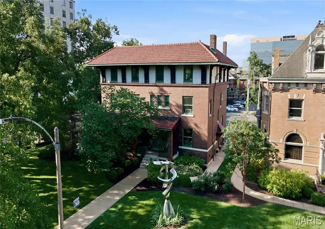 Photo 3 of Mansion for sale at 4500 W Pine Blvd, Saint Louis, MO 63108 | MLS# MIS26003608 | Listing updated on 2026-07-29