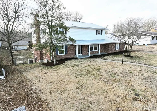 Photo 2 of Single family home for sale at 1829 Weissinger Ln, Cape Girardeau, MO 63701 | MLS# MIS26004044 | Listing updated on 2026-09-24