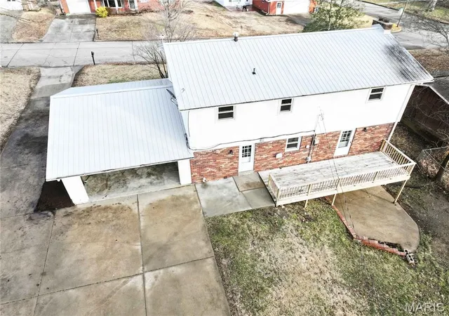 Photo 3 of Single family home for sale at 1829 Weissinger Ln, Cape Girardeau, MO 63701 | MLS# MIS26004044 | Listing updated on 2026-09-24