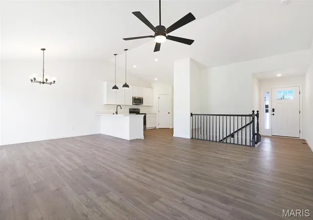 4th image of 31 Bluestem Ct, Lake Saint Louis, MO 63367 | MLS# MIS26004143