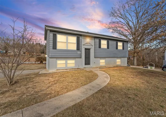 Photo 1 of Single family home for sale at 5916 Dogwood Ln, Godfrey, IL 62035 | MLS# MIS26004380 | Listing updated on 2026-08-20