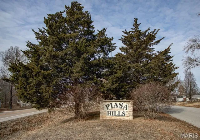 Photo 2 of Single family home for sale at 5916 Dogwood Ln, Godfrey, IL 62035 | MLS# MIS26004380 | Listing updated on 2026-08-20