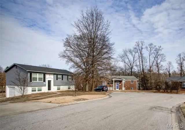 Photo 3 of Single family home for sale at 5916 Dogwood Ln, Godfrey, IL 62035 | MLS# MIS26004380 | Listing updated on 2026-08-20