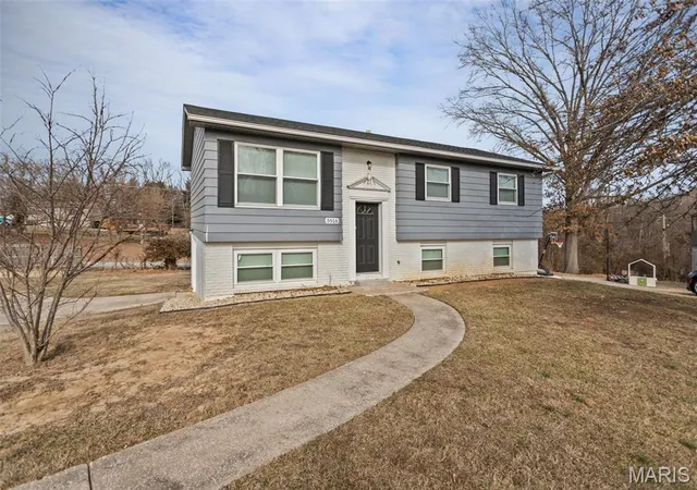 Photo 4 of Single family home for sale at 5916 Dogwood Ln, Godfrey, IL 62035 | MLS# MIS26004380 | Listing updated on 2026-08-20