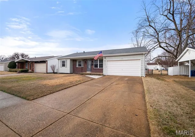 Photo 2 of Single family home for sale at 7415 Foxtrot Dr, Hazelwood, MO 63042 | MLS# MIS26004429 | Listing updated on 2026-03-06