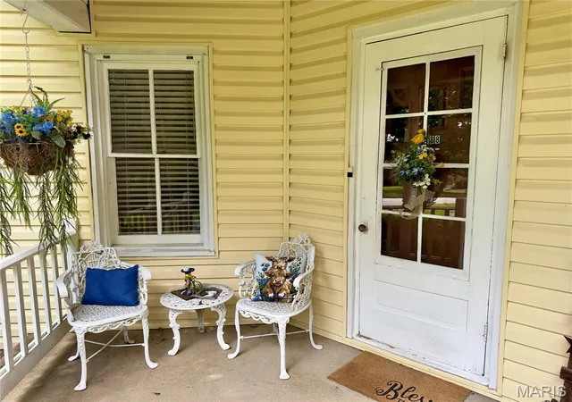 Homes for sale in Bourbon, MO | 659 E Pine St, Bourbon, MO 65441 | MLS# MIS26004477