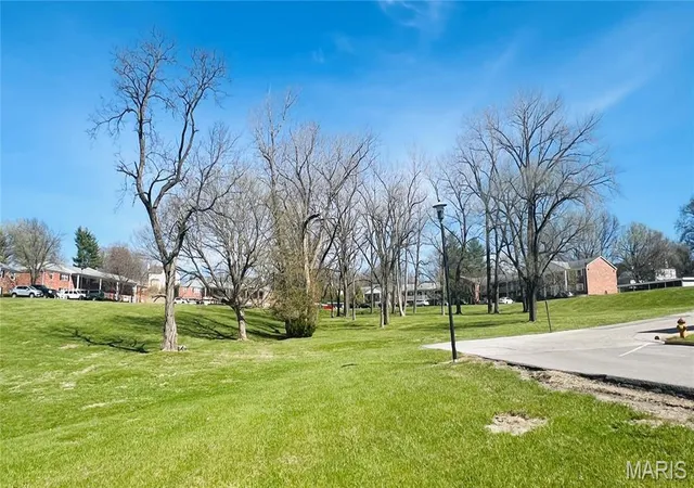 2nd image of 3122 Carnaby Ln, Bridgeton, MO 63044