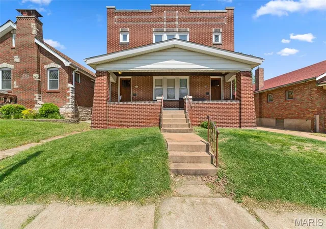Photo 2 of Sale Pending at 6075 Hartford St, Saint Louis, MO 63139 | MLS# MIS26004589 | Listing updated on 2026-09-01