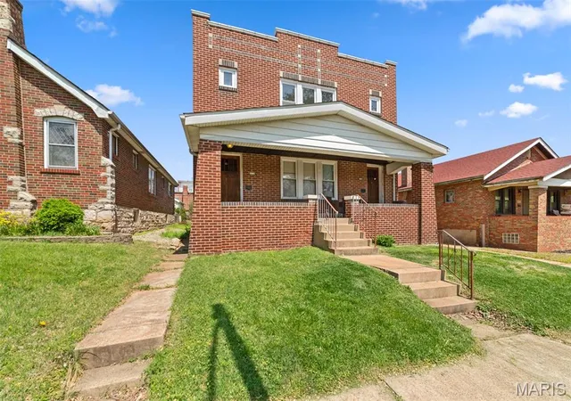 Photo 3 of Sale Pending at 6075 Hartford St, Saint Louis, MO 63139 | MLS# MIS26004589 | Listing updated on 2026-09-01
