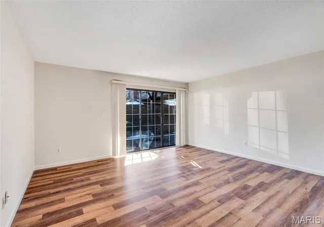 Listing Photo 5 - Condo for sale in building located at 1436 Heritage Lndg, St. Charles, MO 63303 - Unit #108