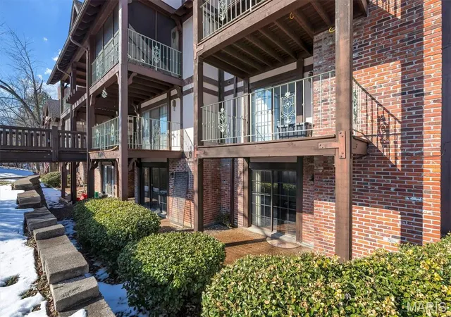 2nd image of 1436 Heritage Lndg, St Charles, MO 63303