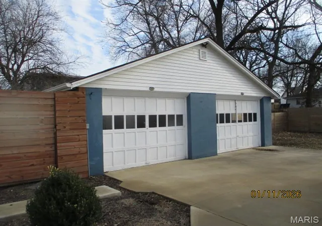 Photo 2 of Sale Pending at 20 S 17th St, Belleville, IL 62226 | MLS# MIS26004886 | Listing updated on 2026-09-18