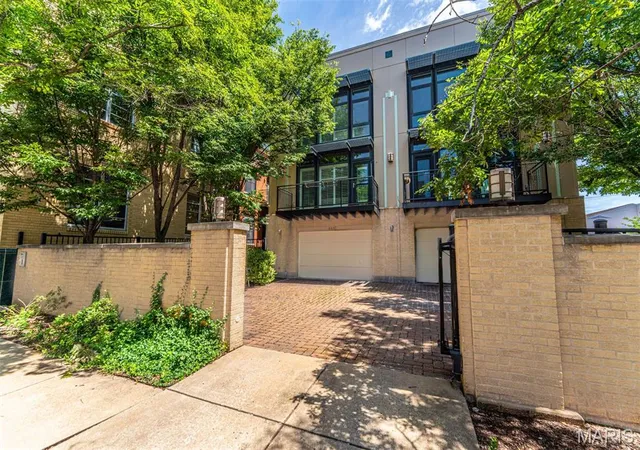 Photo 2 of Townhouse for sale at 4445 Olive St, Saint Louis, MO 63108 | MLS# MIS26005008 | Listing updated on 2026-07-08