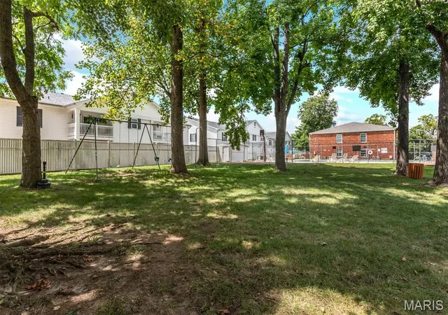 Homes for sale in St Louis, MO | 4347 Chateau De Ville Drive, St Louis, MO 63129 | Houzeo